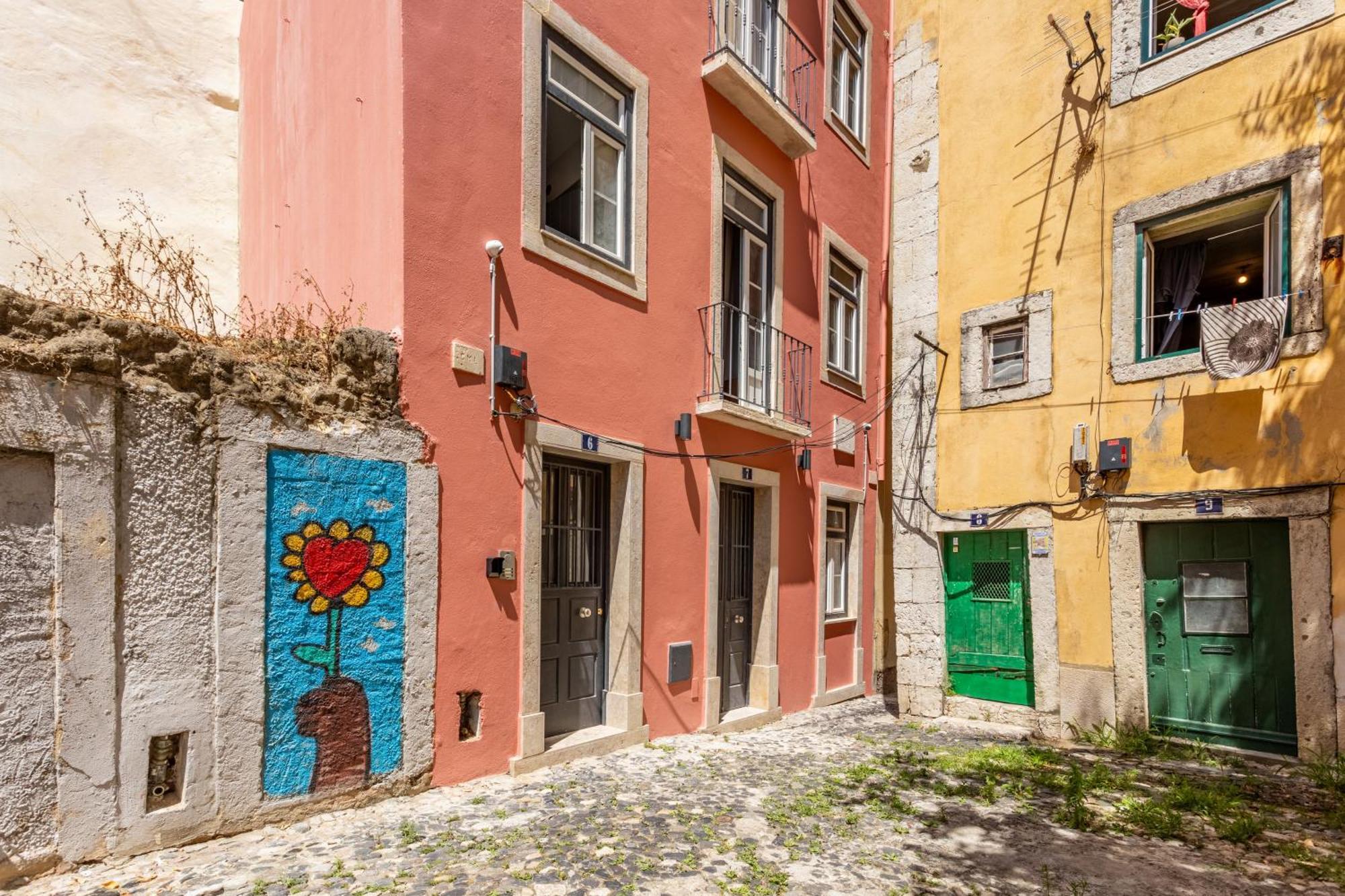 Gralhas Suites Lisbon Exterior photo